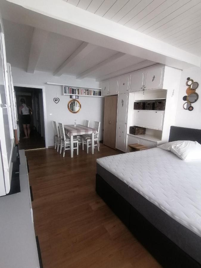 Haus Enzian - Apartment Gerlitzen Kanzelhohe Εξωτερικό φωτογραφία